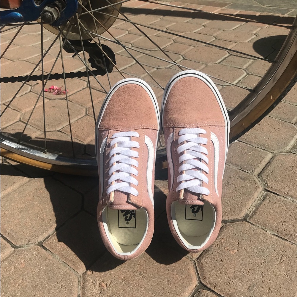 Brand New Old Skool Vans in Blush Women’s size 6.5